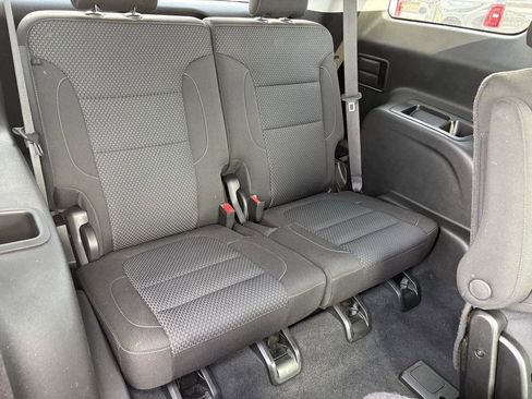 Used 2023 GMC Acadia SLE image 18