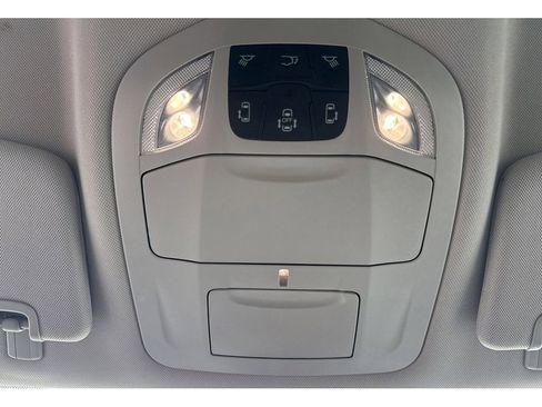 Used 2024 Chrysler Pacifica Touring-L image 19