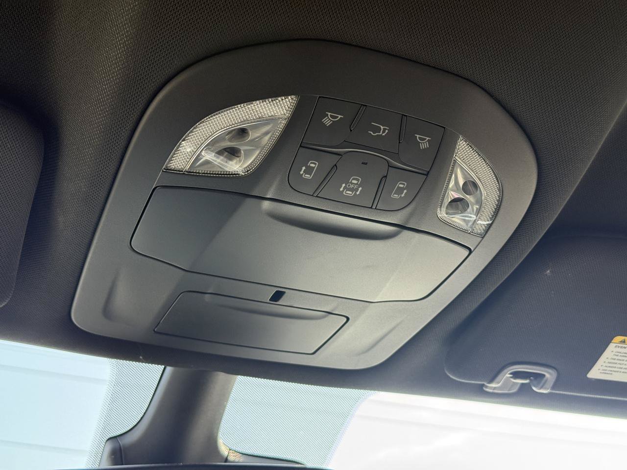 Used 2023 Chrysler Pacifica Touring FWD image 19