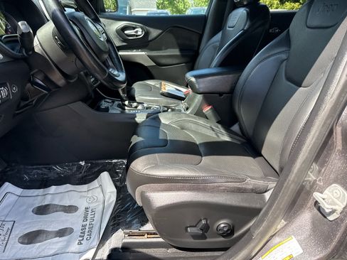 Used 2019 Jeep Cherokee High Altitude AWD/4WD image 11