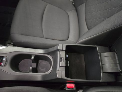 Used 2023 Toyota Corolla Cross LE w/ Moonroof Package image 23