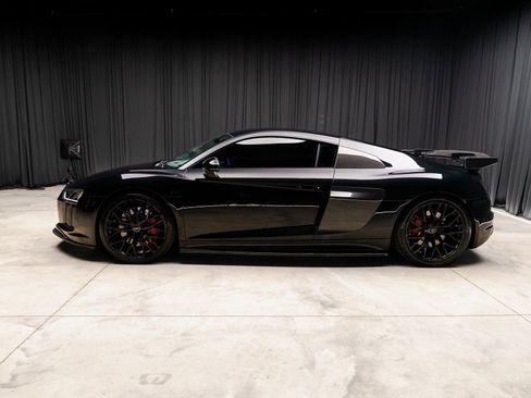 Used 2017 Audi R8 V10 w/ 20" Wheel Package image 12