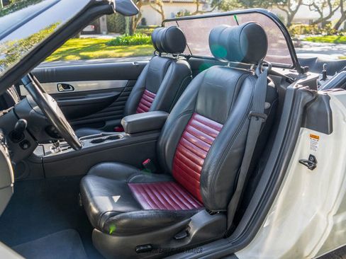 Used 2002 Ford Thunderbird Deluxe image 32