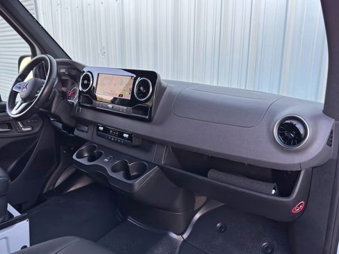 Used 2023 Mercedes-Benz Sprinter 2500 image 14