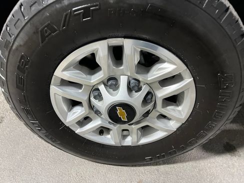 Used 2022 Chevrolet Silverado 2500 LT AWD/4WD image 39
