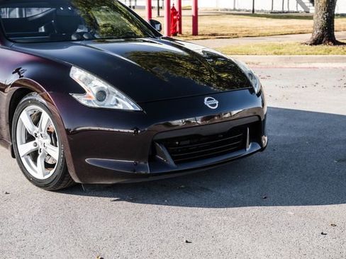 Used 2010 Nissan 370Z Touring image 17