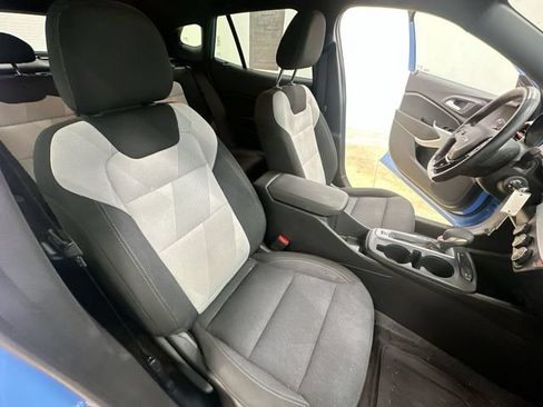 Used 2024 Chevrolet Trax RS w/ Driver Confidence Package FWD image 25