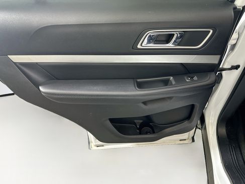 Used 2016 Ford Explorer XLT w/ Equipment Group 202A FWD image 25