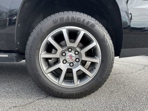 Used 2015 GMC Yukon Denali w/ Premium Package image 20