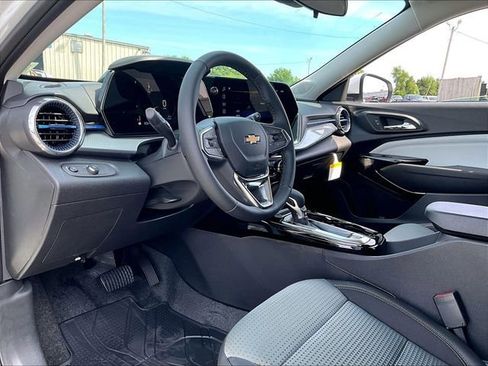 New 2026 Chevrolet Trax LT w/ Driver Confidence Package FWD image 8