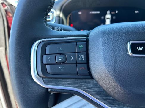 Used 2024 Jeep Wagoneer L Series II w/ Flexible Seating Group AWD/4WD image 19