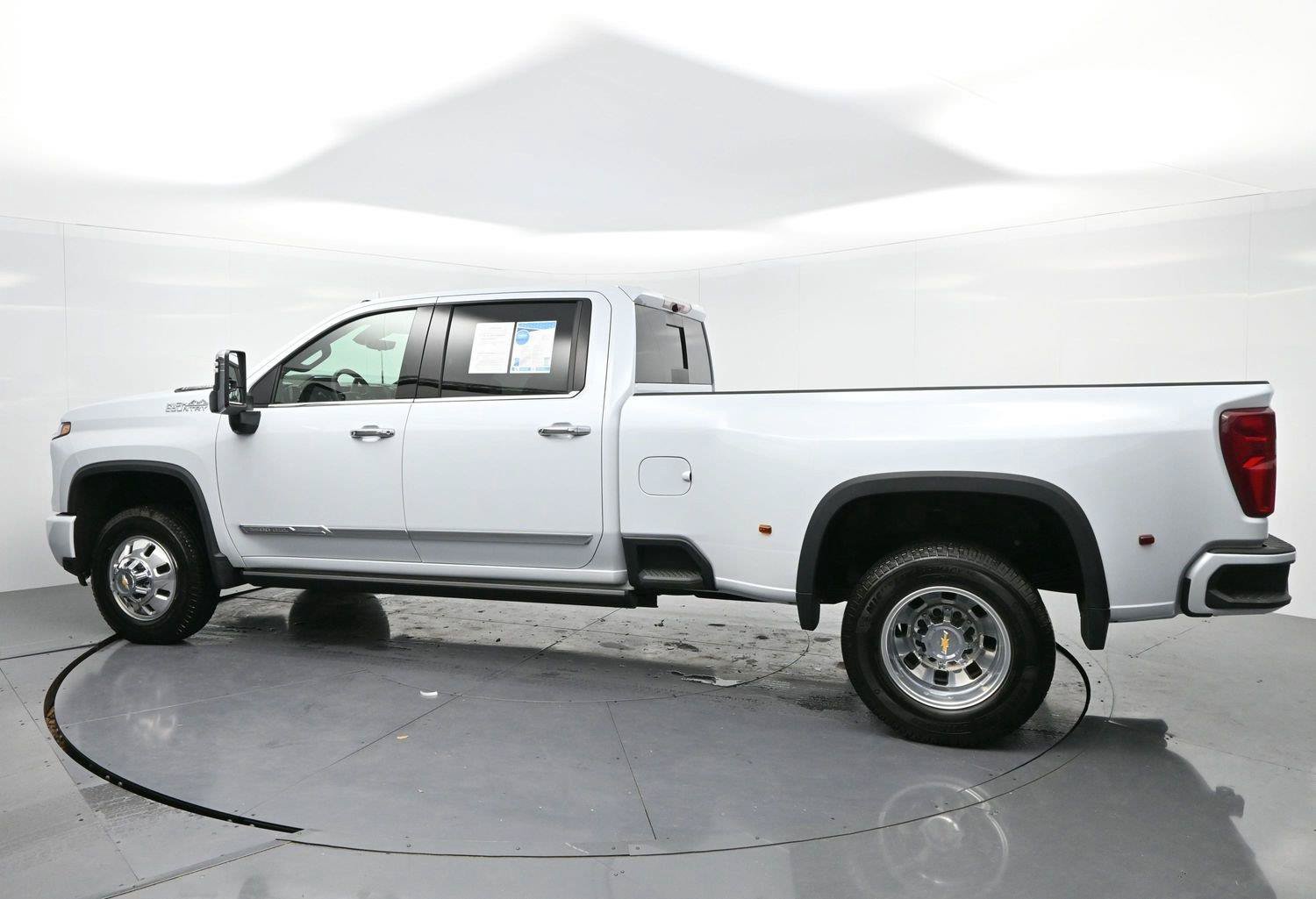 Used 2026 Chevrolet Silverado 3500 High Country w/ Technology Package AWD/4WD image 5