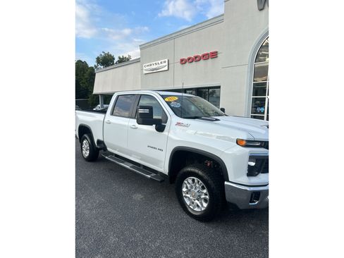 Used 2025 Chevrolet Silverado 2500 LT AWD/4WD image 4