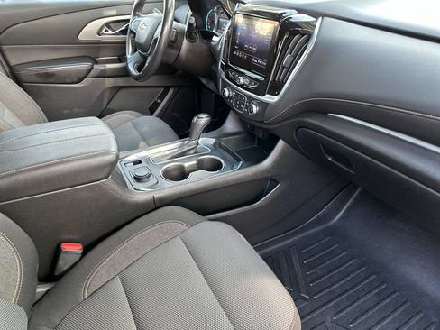 Used 2020 Chevrolet Traverse LT FWD image 16
