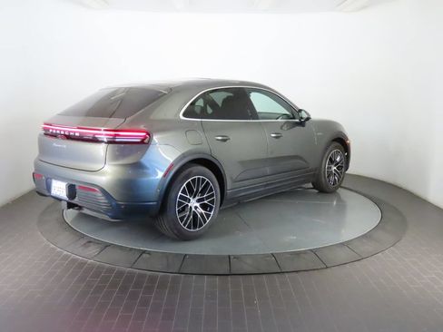 Certified 2025 Porsche Macan 4S Electric AWD/4WD image 7