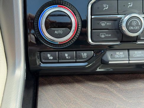 Used 2023 GMC Yukon Denali w/ Advanced Technology Package AWD/4WD image 24