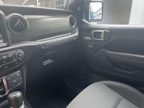 Certified 2023 Jeep Gladiator Sport AWD/4WD image 32