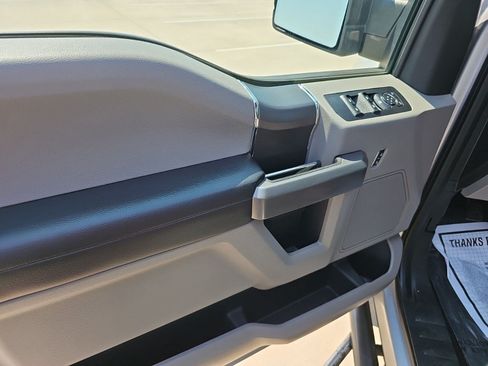 Used 2017 Ford F150 XLT w/ Equipment Group 302A Luxury AWD/4WD image 19