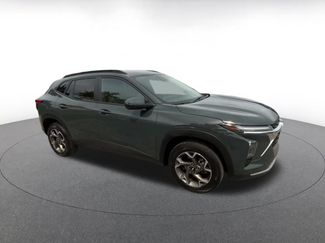 Used 2025 Chevrolet Trax LT w/ LT Convenience Package FWD video 2