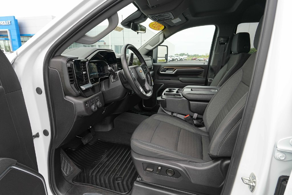 Used 2025 Chevrolet Silverado 2500 LT w/ Convenience Package AWD/4WD image 17