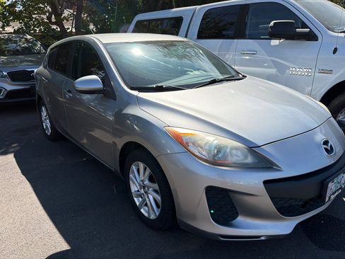 Used 2013 MAZDA MAZDA3 i Touring FWD image 2