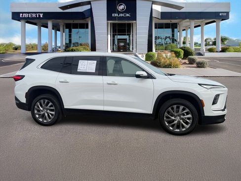 Used 2025 Buick Enclave Preferred image 2
