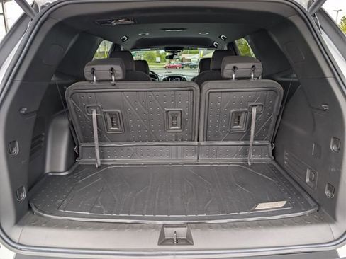 Used 2023 Chevrolet Traverse LT FWD image 20