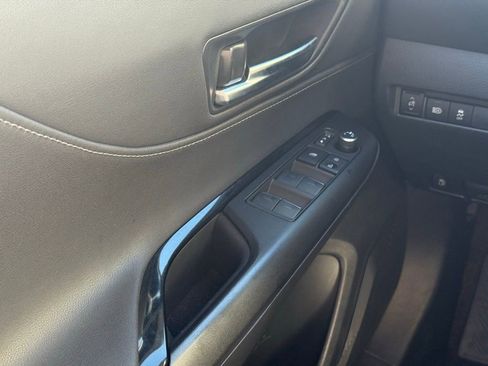 Used 2024 Toyota Venza LE image 6