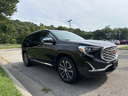 Used 2019 GMC Terrain Denali w/ Driver Alert Package II AWD/4WD image 3