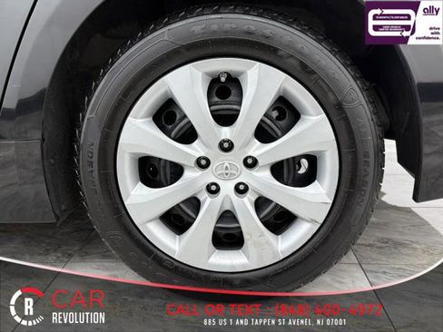 Used 2022 Toyota Corolla LE image 11
