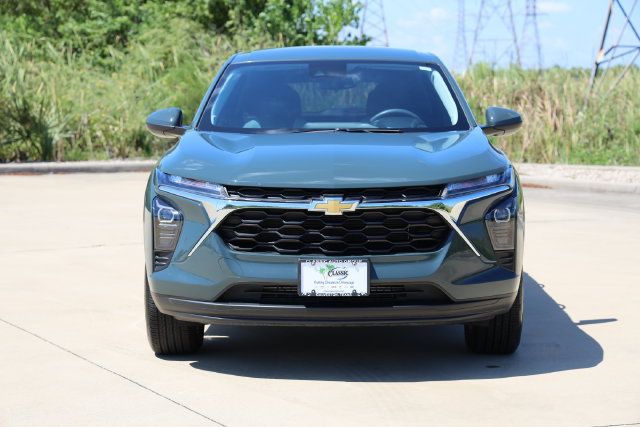 Used 2025 Chevrolet Trax LS w/ LS Convenience Package FWD image 2