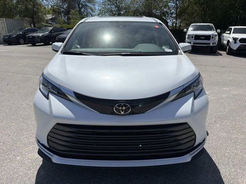 New 2026 Toyota Sienna Limited FWD image 6