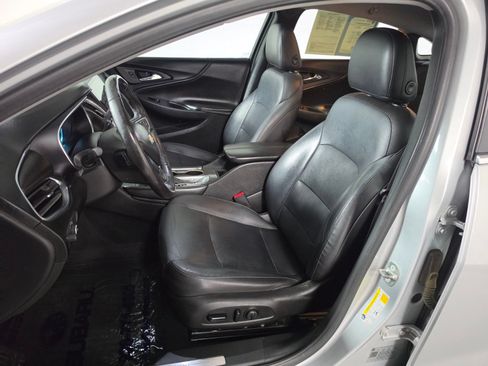 Used 2018 Chevrolet Malibu LT w/ Leather Package FWD image 14