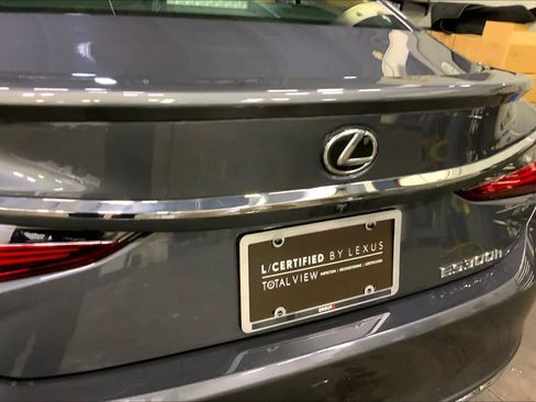 Used 2025 Lexus ES 300h w/ Luxury Package image 30