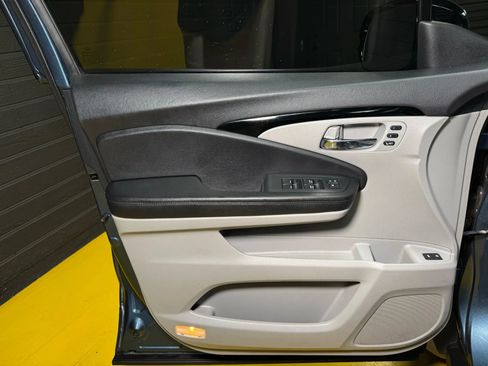 Used 2016 Honda Pilot Touring image 38