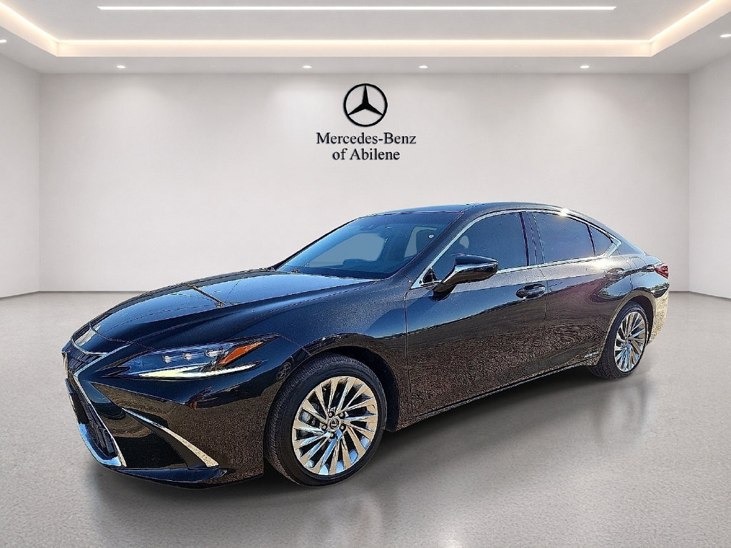 Used 2022 Lexus ES 300h Ultra Luxury w/ Accessory Package 2 FWD image 2