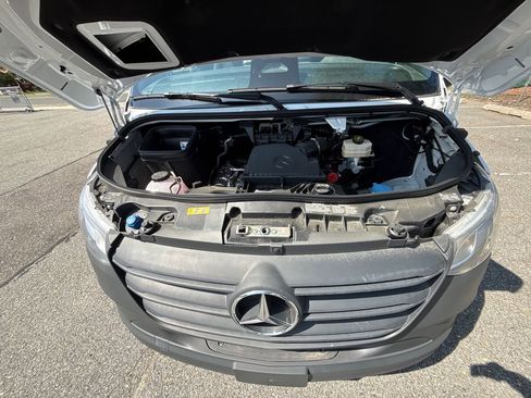 Used 2025 Mercedes-Benz Sprinter 2500 image 30