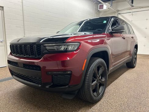 Used 2023 Jeep Grand Cherokee L Limited w/ Black Appearance Package AWD/4WD image 5