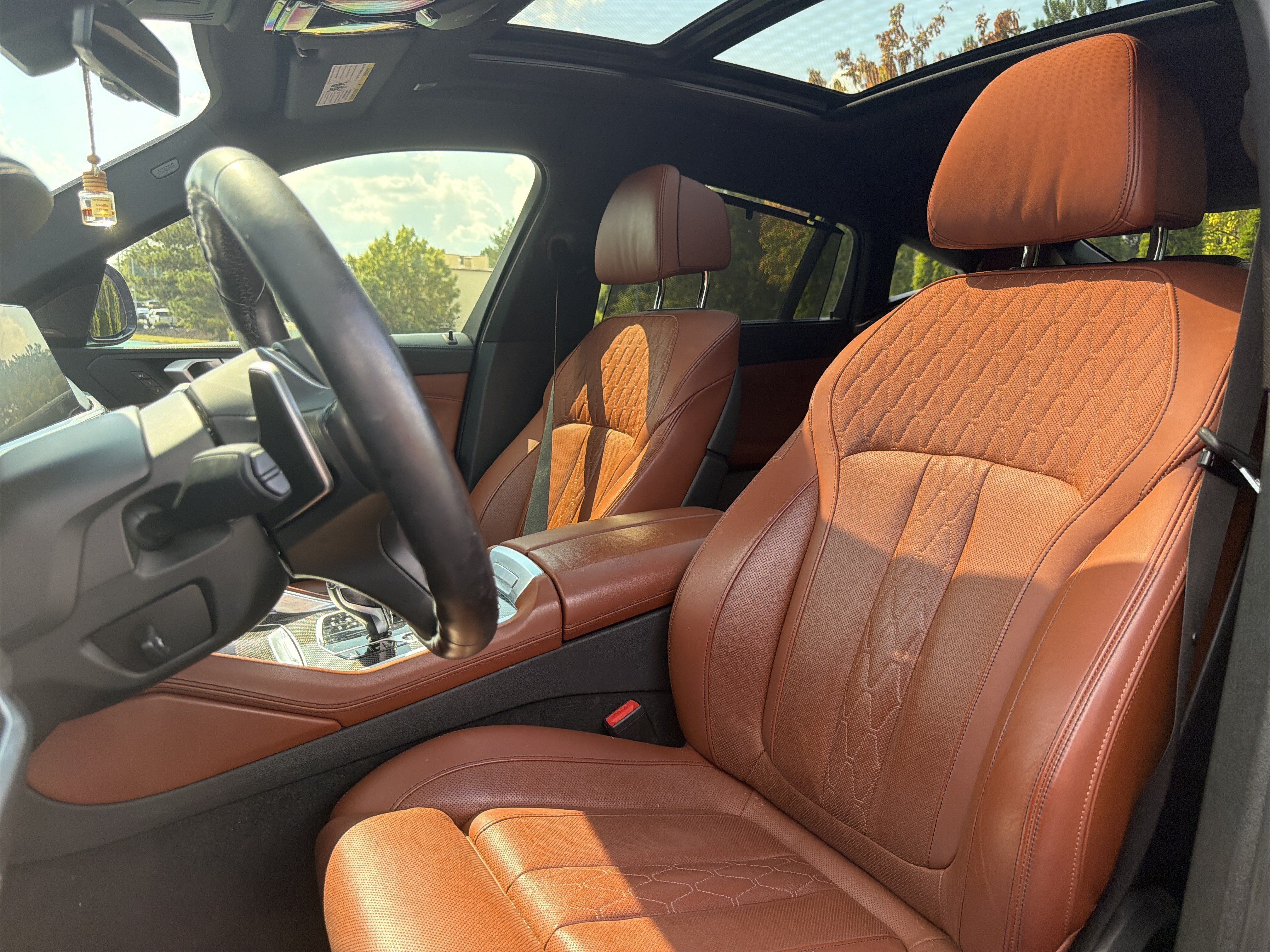 Used 2021 BMW X6 M50i w/ Executive Package AWD/4WD image 7