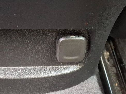 Used 2020 Chevrolet Malibu LT FWD image 12