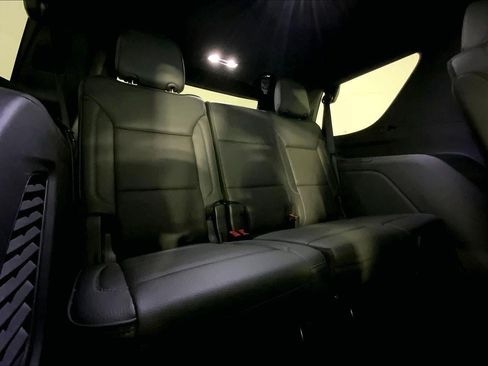 Used 2025 GMC Yukon Denali AWD/4WD image 24
