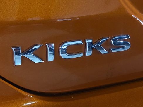 Used 2024 Nissan Kicks SV FWD image 11
