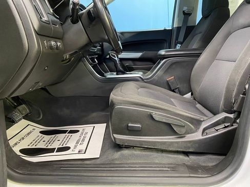 Used 2022 Chevrolet Colorado LT w/ LT Convenience Package image 16