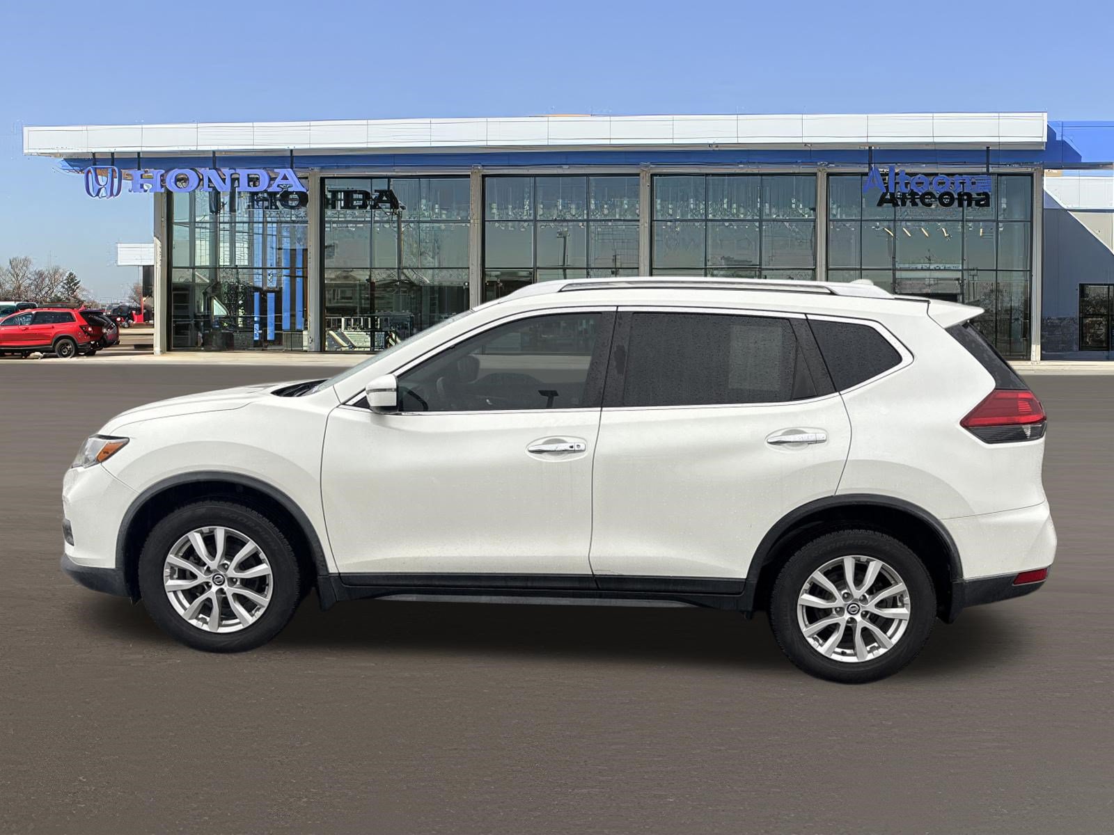 Used 2018 Nissan Rogue SV FWD image 2
