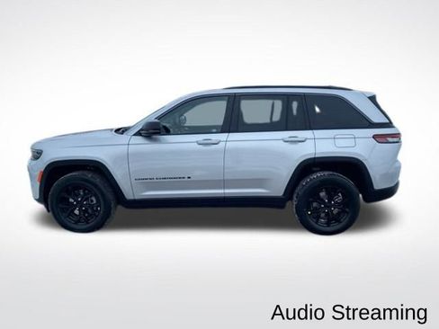 New 2026 Jeep Grand Cherokee Altitude image 2