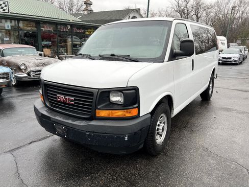 Used 2017 GMC Savana 2500 image 2