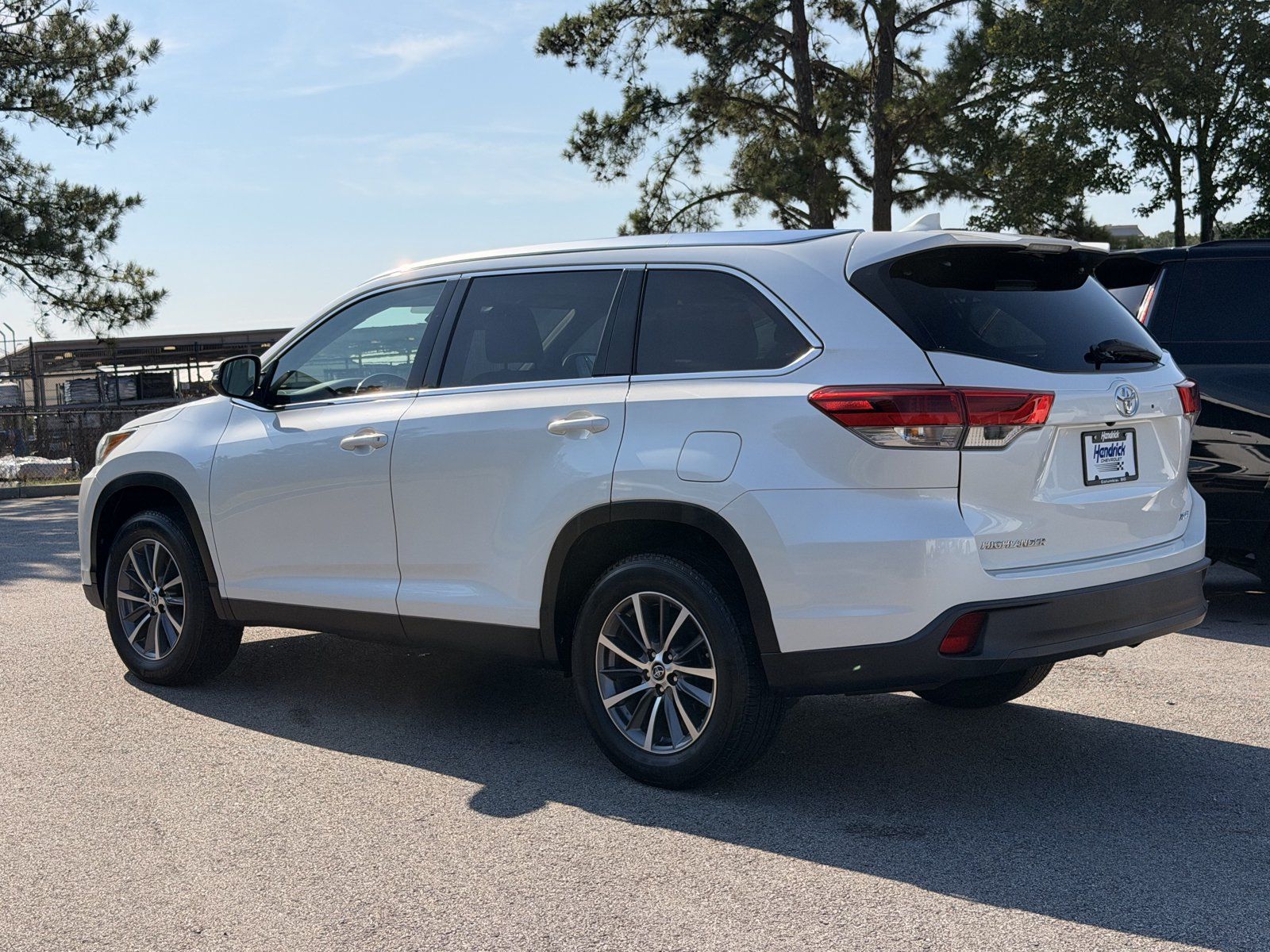 Used 2019 Toyota Highlander XLE FWD image 10