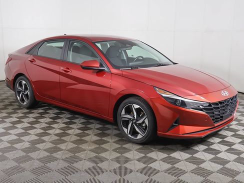 Used 2023 Hyundai Elantra SEL w/ Convenience Package FWD image 2