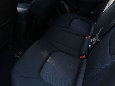 Used 2017 Jeep Renegade Latitude FWD image 19
