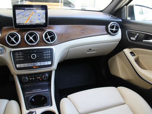 Used 2018 Mercedes-Benz GLA 250 4MATIC image 11